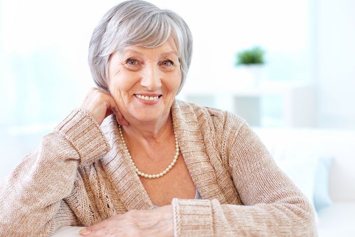 Уход за зубами в пожилом возрасте: Как сохранить здоровье зубов и десен